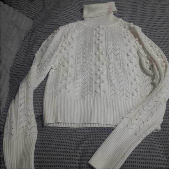 Tularosa winter white turtleneck long sleeved sweater - Picture 2 of 6